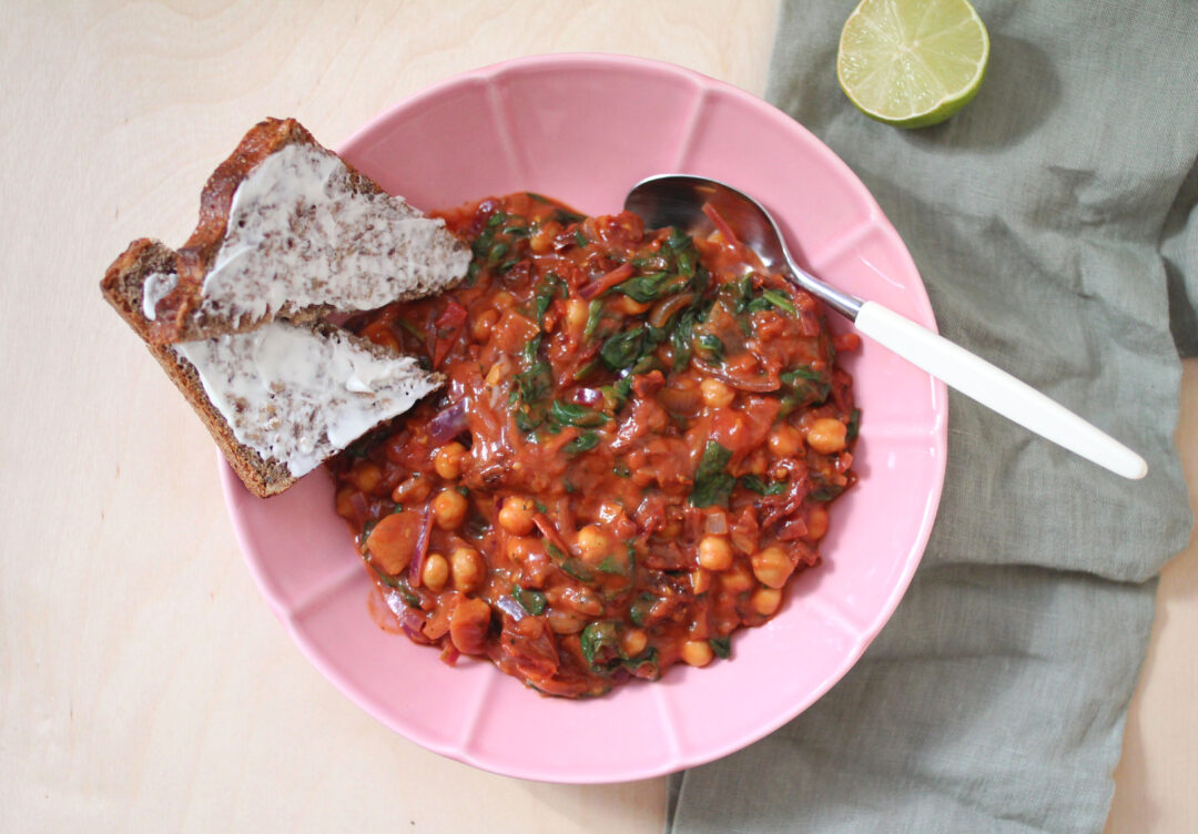 Tomatpanna med kikärter