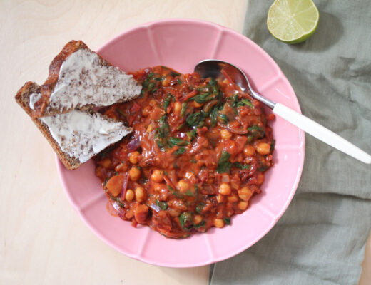 Tomatpanna med kikärter