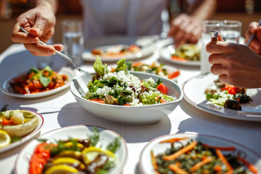 Välj vegetariskt, Vegetarisk mat serveras