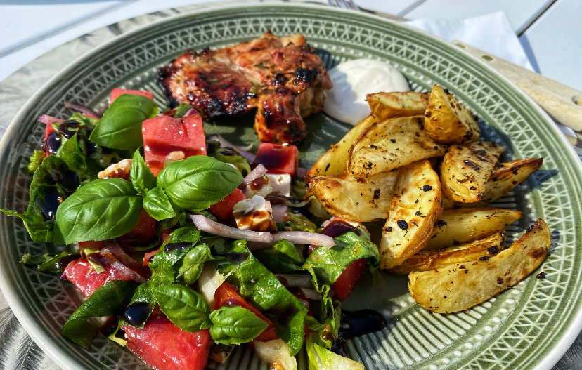 Grillad kycklinglårfilé med somrig vattenmelonsallad