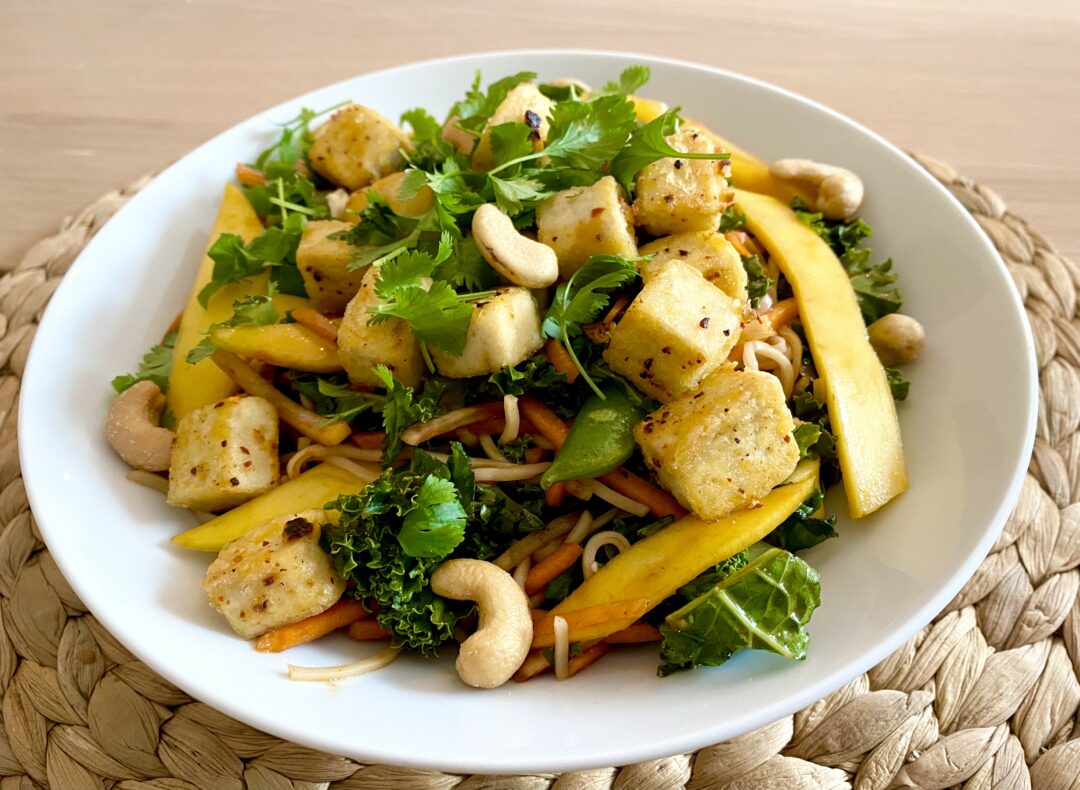 Nudelsallad med sprödstekt tofu