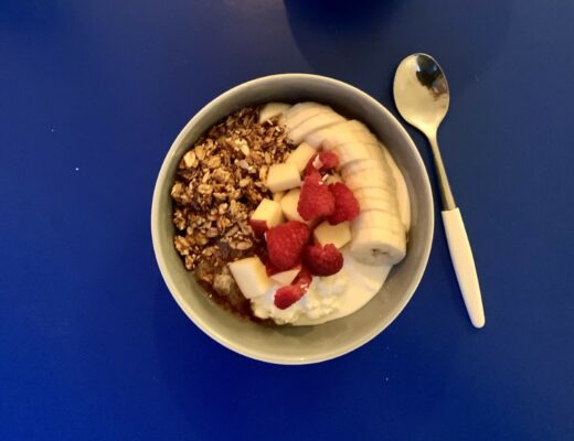 Granola med mandelsmör och banan