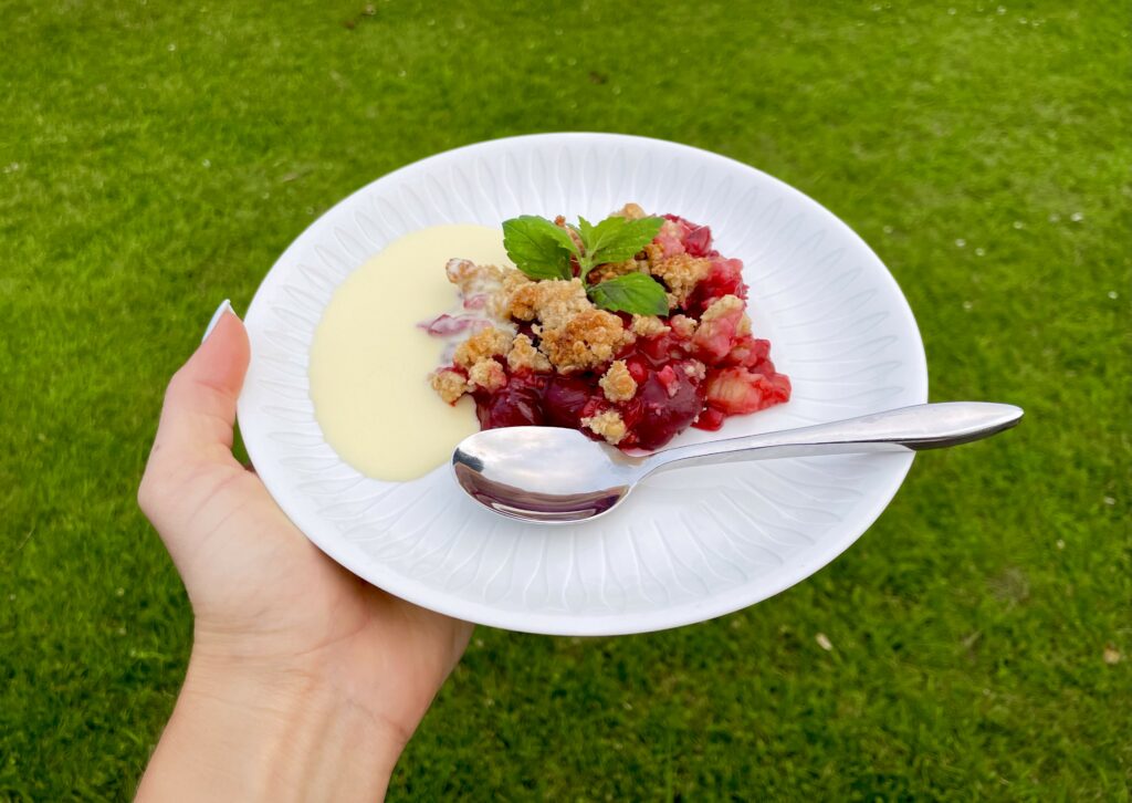 Smulpaj med bär och röda frukter