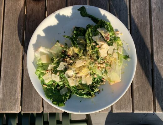 Grillad hjärtsallad med örtdressing och parmesan