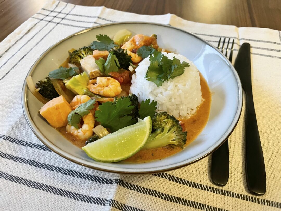 Asiatisk fiskgryta med röd curry