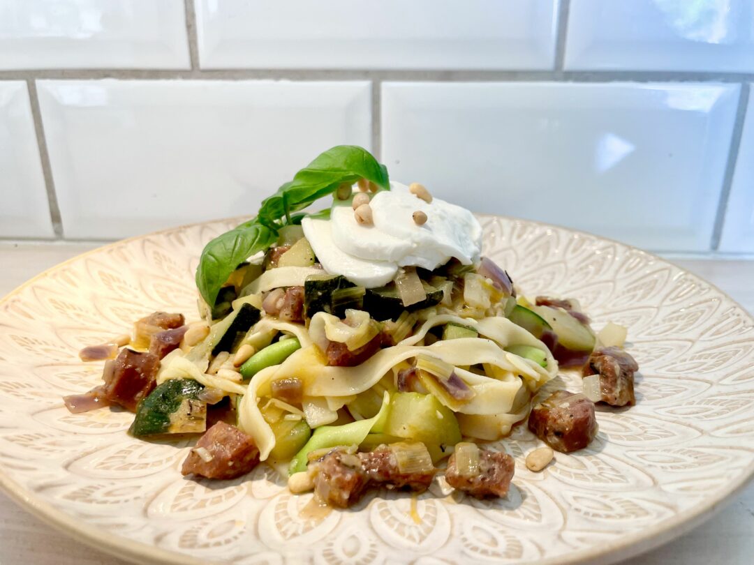 Squashpasta med purjolök och chorizo