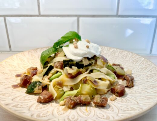 Squashpasta med purjolök och chorizo