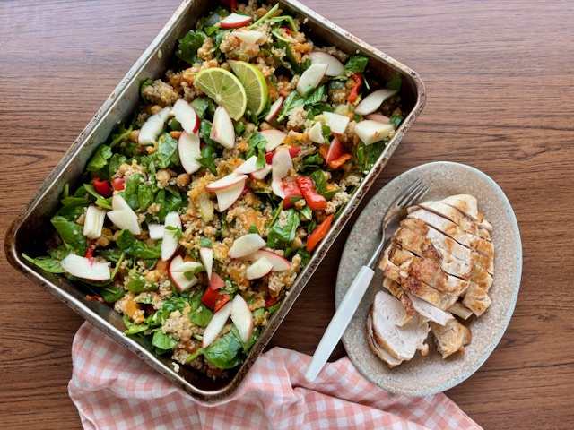 Quinoasallad med kyckling och ugnsbakade grönsaker