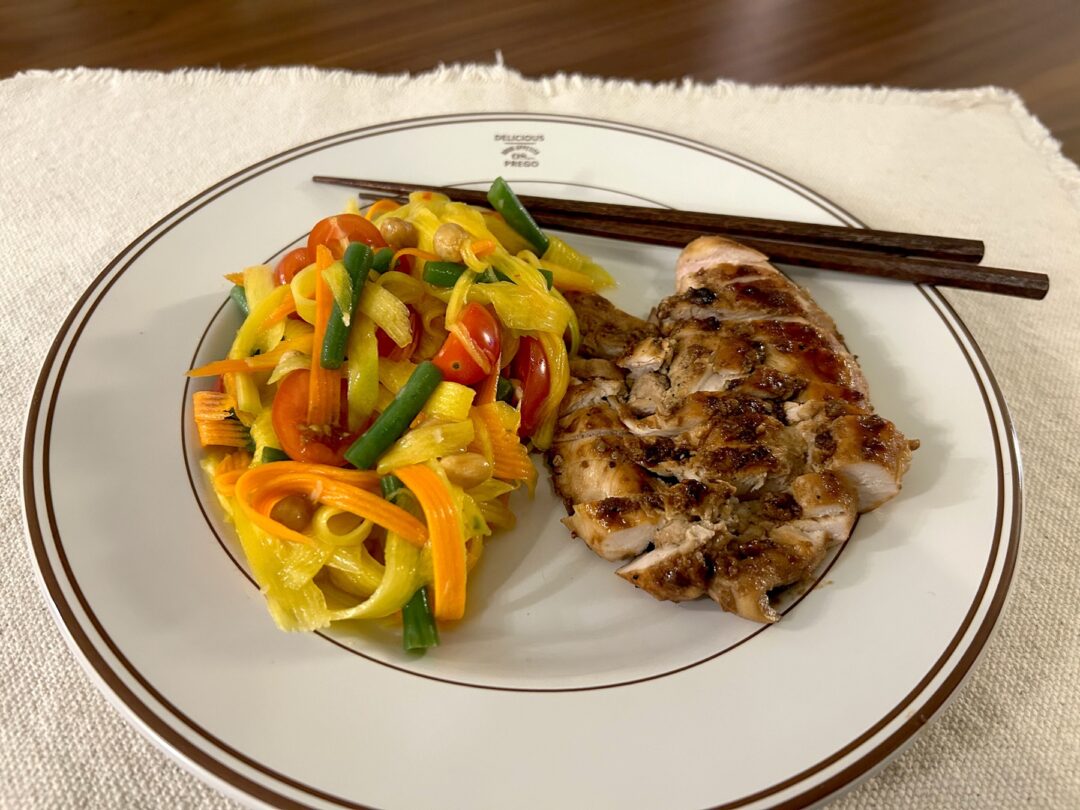 Sojamarinerad kyckling med spicy mangosallad