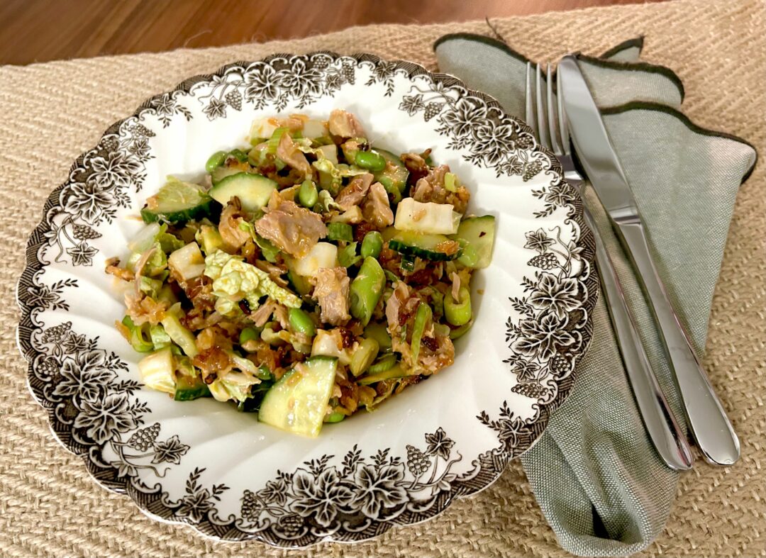 Krämig tonfisksallad med edamamebönor och knaprigt ris