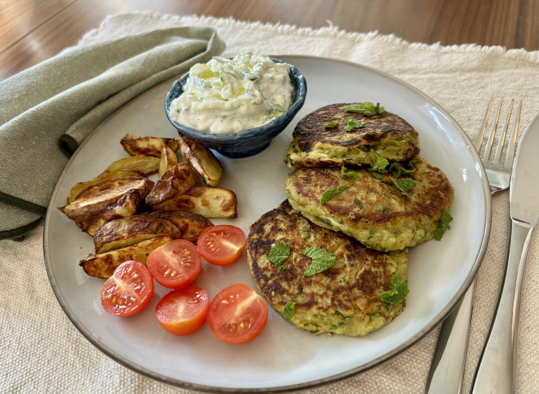 Squashpuffar med potatis och tzatziki