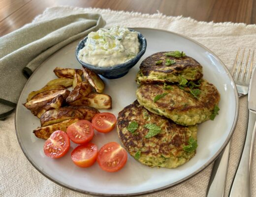 Squashpuffar med potatis och tzatziki